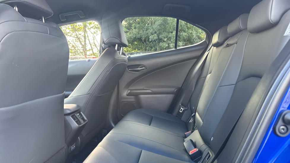 Lexus UX 250h 2.0 F-Sport Design 5dr CVT Hybrid Hatchback - Image 16