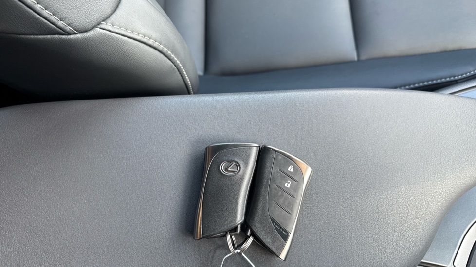 Lexus UX 250h 2.0 F-Sport Design 5dr CVT Hybrid Hatchback - Image 20