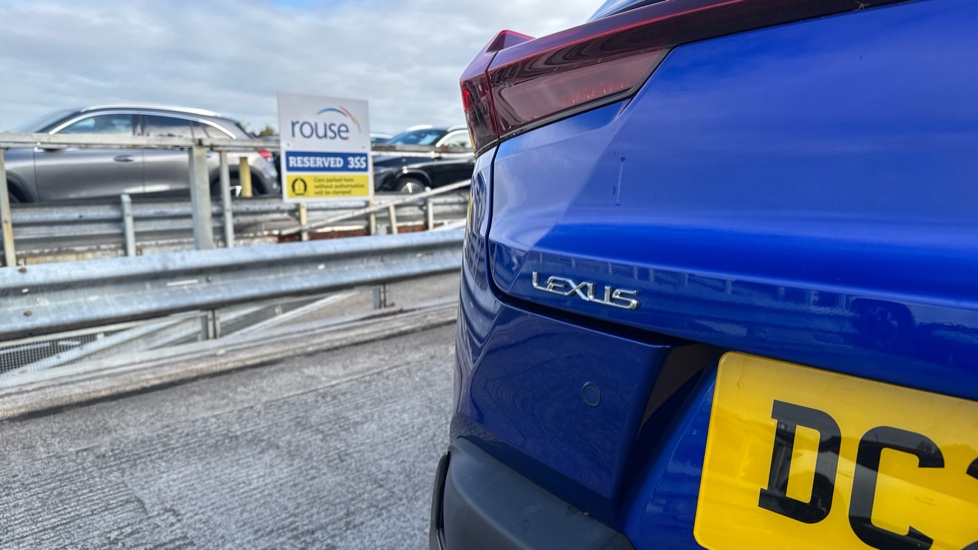 Lexus UX 250h 2.0 F-Sport Design 5dr CVT Hybrid Hatchback - Image 21