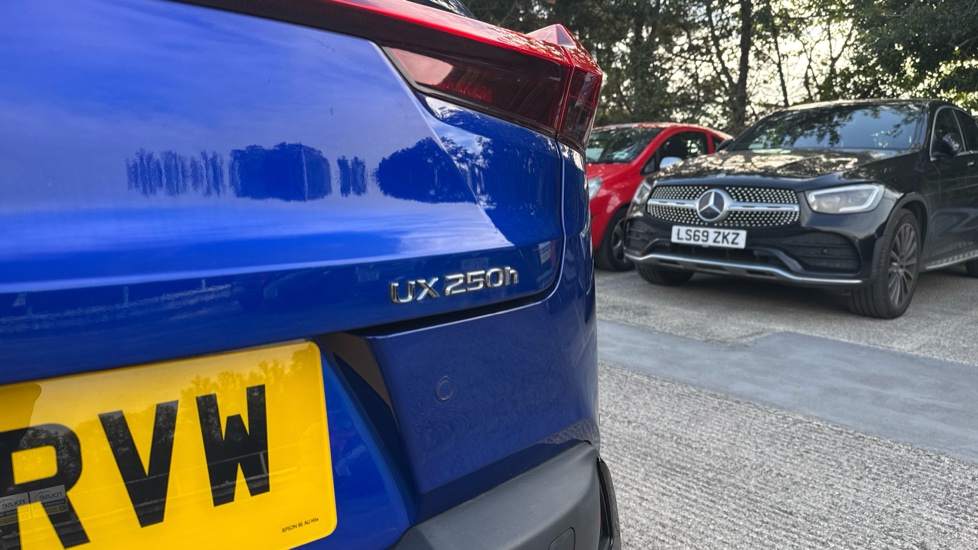 Lexus UX 250h 2.0 F-Sport Design 5dr CVT Hybrid Hatchback - Image 22