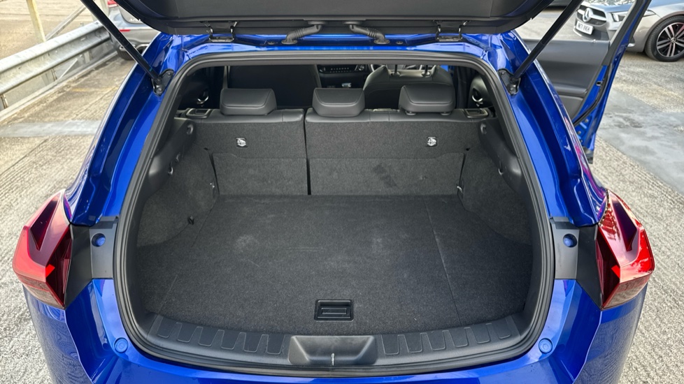 Lexus UX 250h 2.0 F-Sport Design 5dr CVT Hybrid Hatchback - Image 23