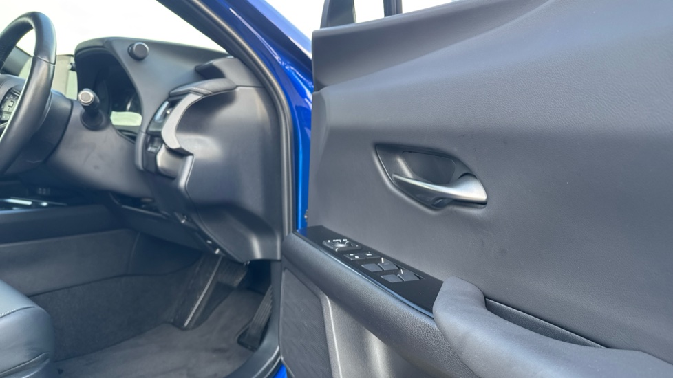 Lexus UX 250h 2.0 F-Sport Design 5dr CVT Hybrid Hatchback - Image 24