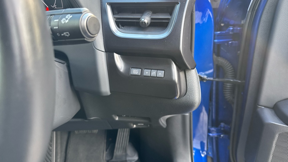 Lexus UX 250h 2.0 F-Sport Design 5dr CVT Hybrid Hatchback - Image 25