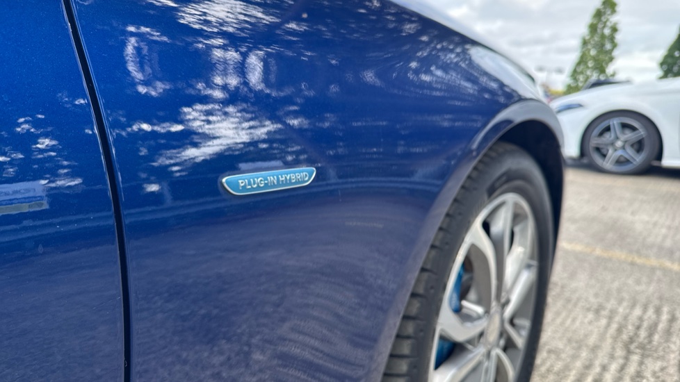 Mercedes-Benz C-Class C350e Sport Premium 4dr Auto Saloon - Image 24
