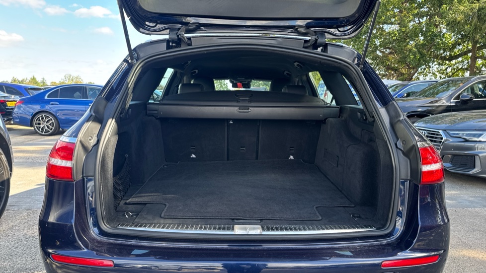 Mercedes-Benz E-Class E220d AMG Line 5dr 9G-Tronic Diesel Estate - Image 4