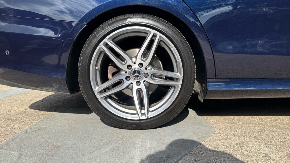 Mercedes-Benz E-Class E220d AMG Line 5dr 9G-Tronic Diesel Estate - Image 7