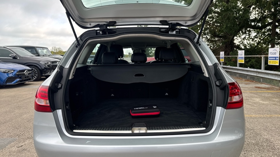 Mercedes-Benz C-Class C220d SE Executive 5dr Auto Diesel Estate - Image 4