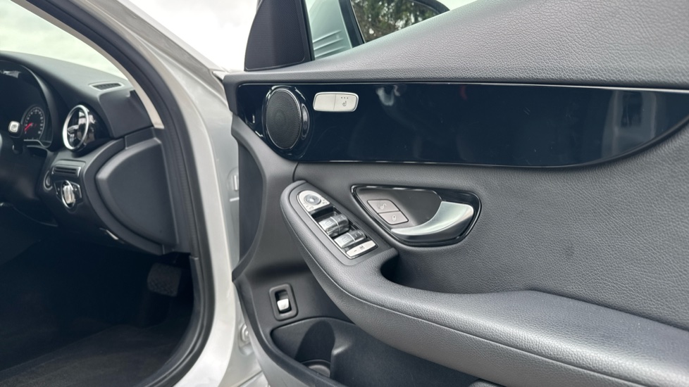 Mercedes-Benz C-Class C220d SE Executive 5dr Auto Diesel Estate - Image 23