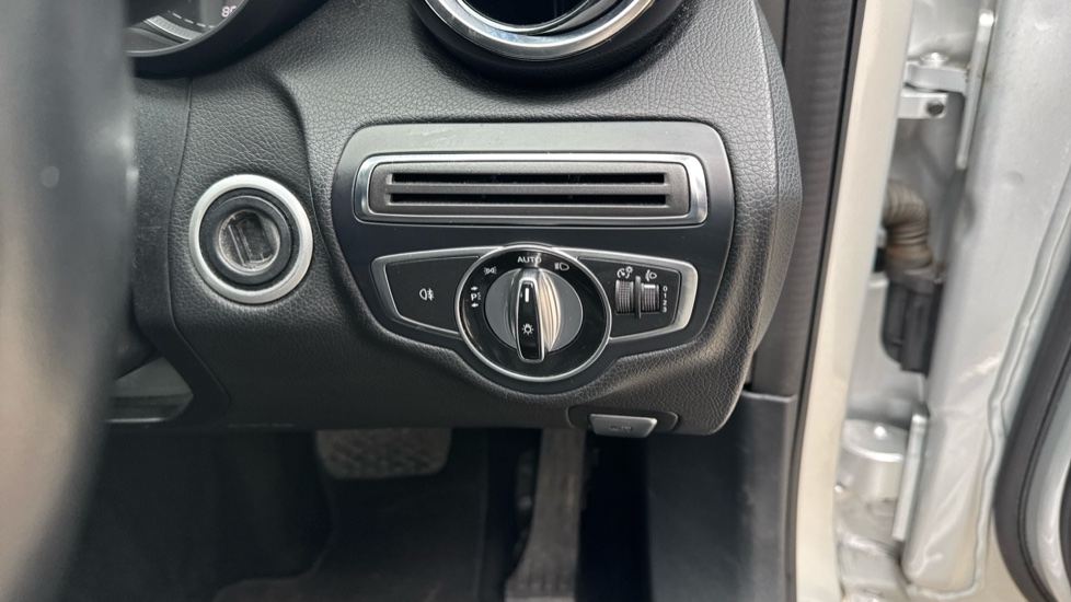 Mercedes-Benz C-Class C220d SE Executive 5dr Auto Diesel Estate - Image 25