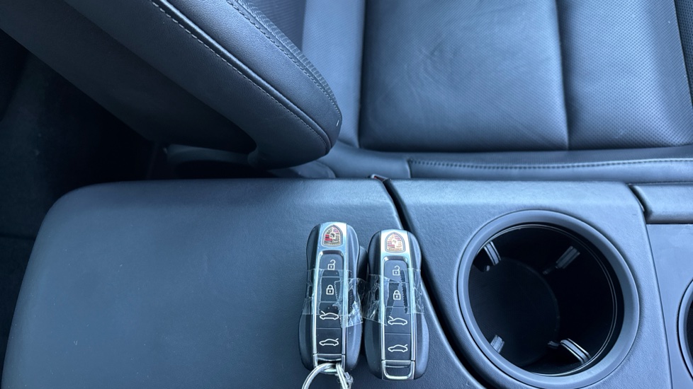 Porsche Taycan 420kW 4S 93kWh 4dr Auto Electric Saloon - Image 20