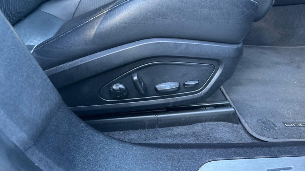 Porsche Taycan 420kW 4S 93kWh 4dr Auto Electric Saloon - Image 26