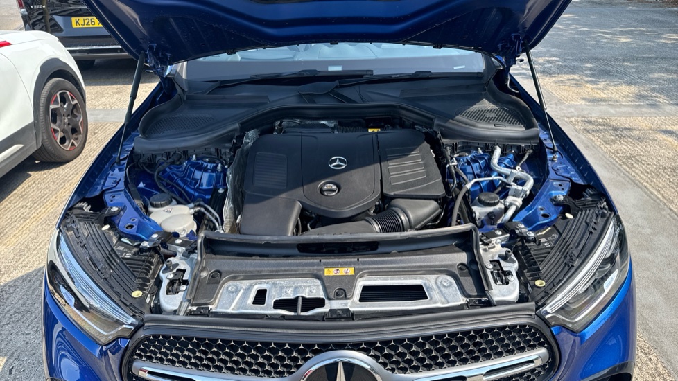 Mercedes-Benz GLC 300 4Matic AMG Line Premium Plus 5dr 9G-Tronic Petrol Estate - Image 8
