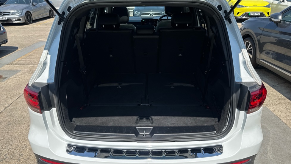 Mercedes-Benz GLB 200 AMG Line Premium Plus 5dr 7G-Tronic Petrol Estate - Image 4