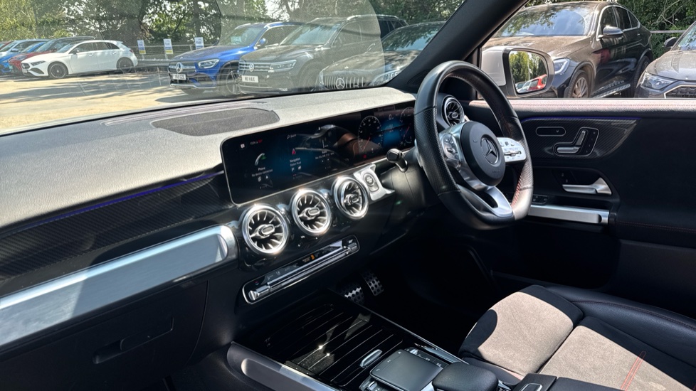 Mercedes-Benz GLB 200 AMG Line Premium Plus 5dr 7G-Tronic Petrol Estate - Image 9