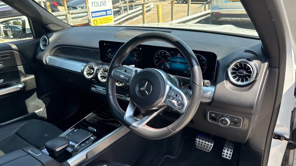 Mercedes-Benz GLB 200 AMG Line Premium Plus 5dr 7G-Tronic Petrol Estate - Image 11