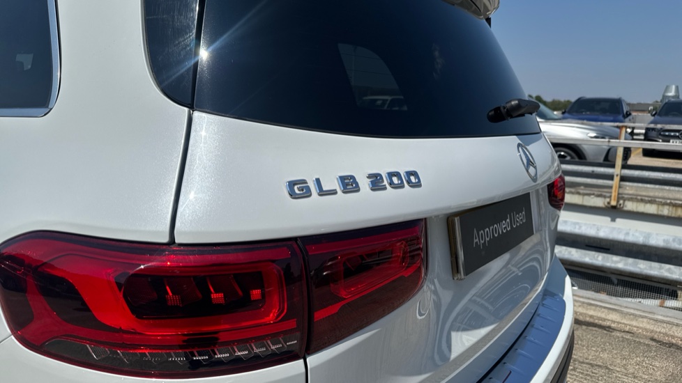 Mercedes-Benz GLB 200 AMG Line Premium Plus 5dr 7G-Tronic Petrol Estate - Image 21