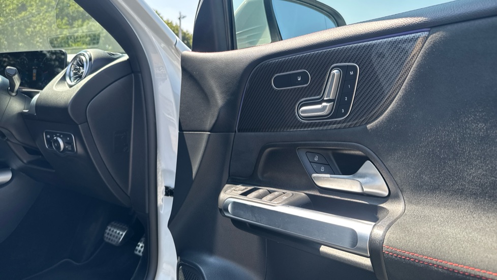 Mercedes-Benz GLB 200 AMG Line Premium Plus 5dr 7G-Tronic Petrol Estate - Image 23