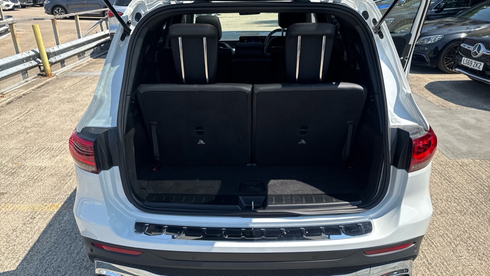 Mercedes-Benz GLB 200 AMG Line Premium Plus 5dr 7G-Tronic Petrol Estate - Image 31