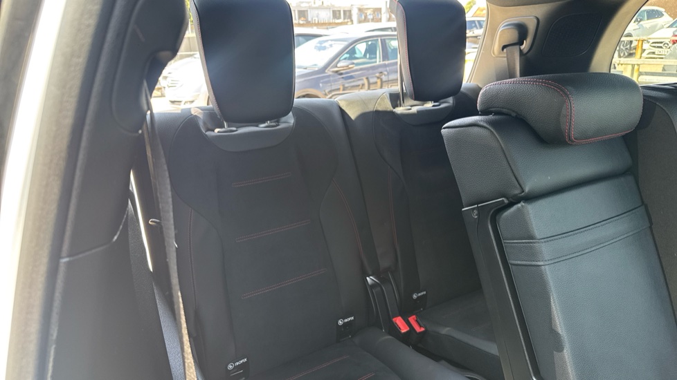 Mercedes-Benz GLB 200 AMG Line Premium Plus 5dr 7G-Tronic Petrol Estate - Image 32