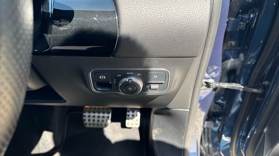 Mercedes-Benz B-Class B180 AMG Line Premium 5dr Auto Petrol Hatchback - Image 25