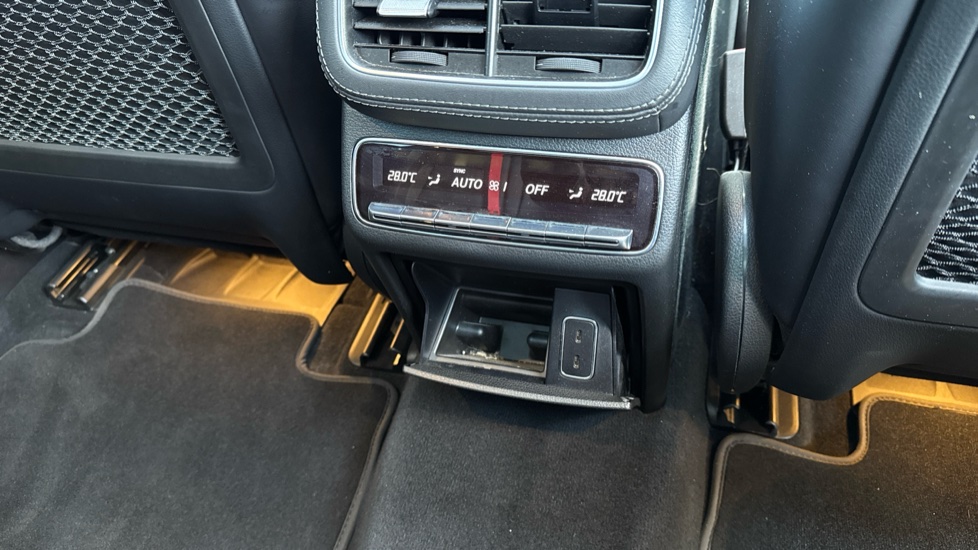 Mercedes-AMG GLE 53 4Matic+ Prem + 5dr 9G-Tronic [7 Seats] Petrol Estate - Image 37