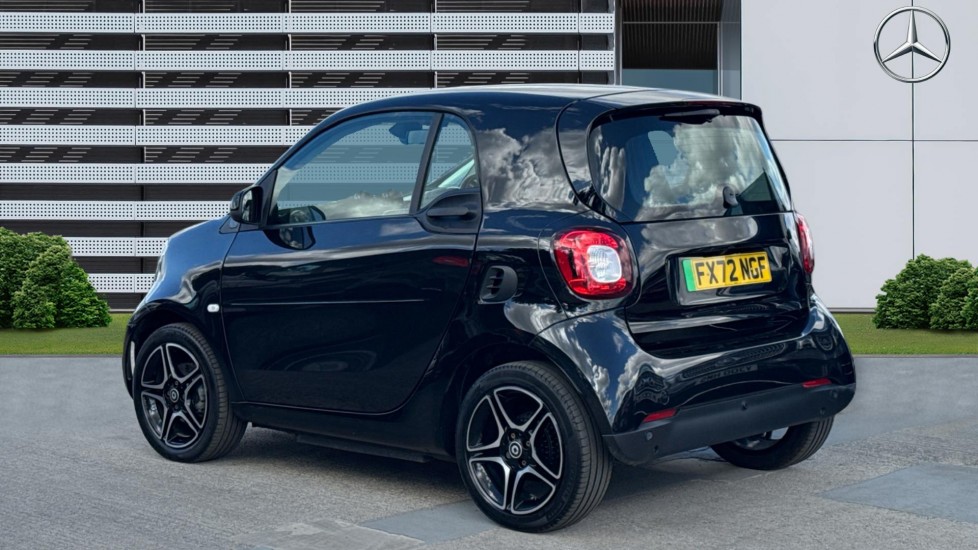 smart EQ fortwo coupe 60kW EQ Premium 17kWh 2dr Auto [22kWCh] Electric Coupe - Image 2