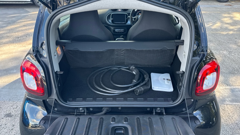 smart EQ fortwo coupe 60kW EQ Premium 17kWh 2dr Auto [22kWCh] Electric Coupe - Image 4