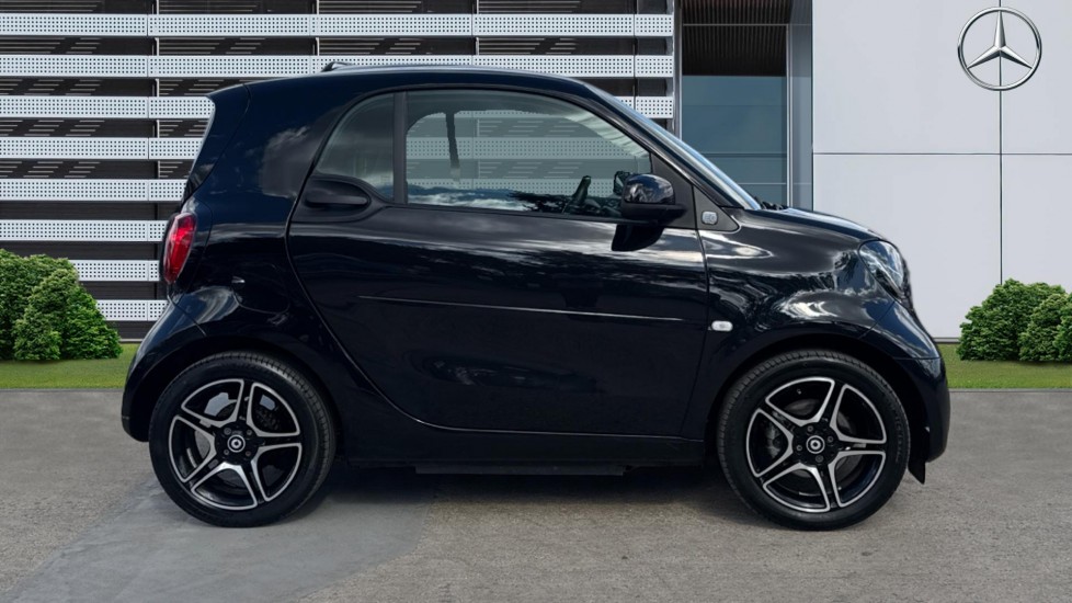 smart EQ fortwo coupe 60kW EQ Premium 17kWh 2dr Auto [22kWCh] Electric Coupe - Image 5