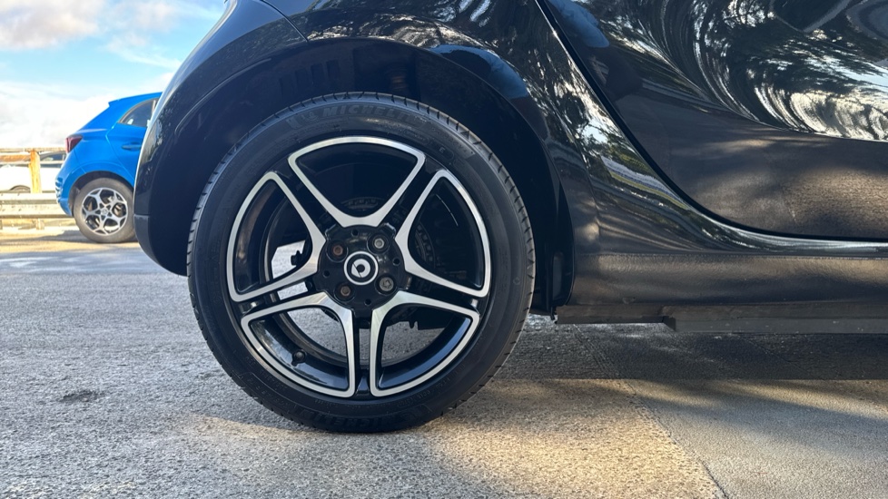 smart EQ fortwo coupe 60kW EQ Premium 17kWh 2dr Auto [22kWCh] Electric Coupe - Image 7