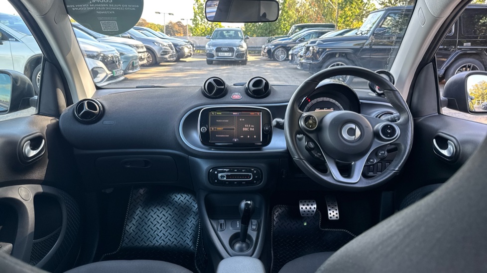 smart EQ fortwo coupe 60kW EQ Premium 17kWh 2dr Auto [22kWCh] Electric Coupe - Image 10