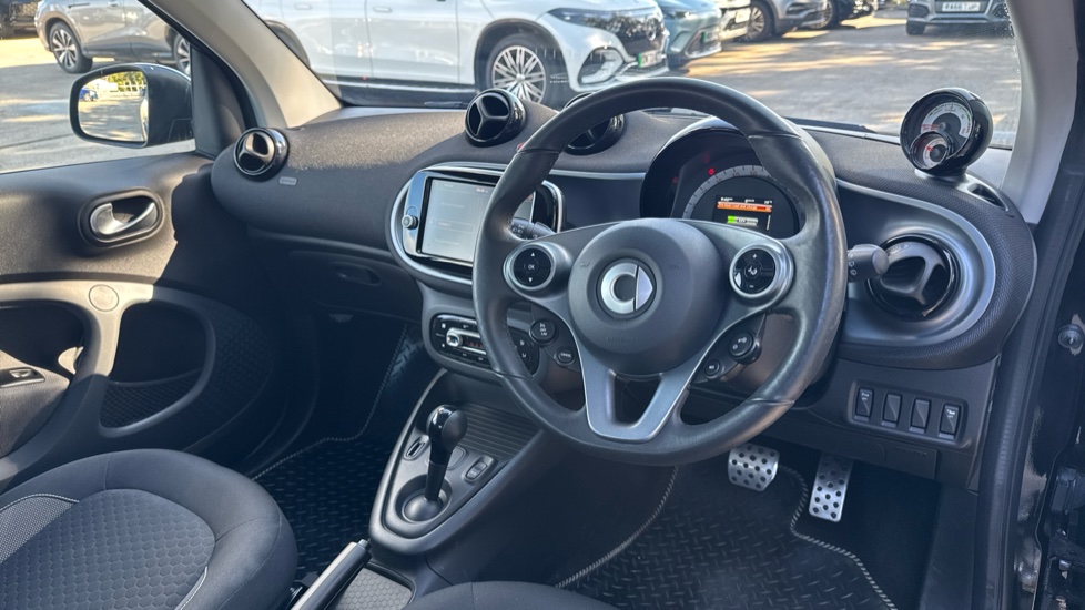 smart EQ fortwo coupe 60kW EQ Premium 17kWh 2dr Auto [22kWCh] Electric Coupe - Image 11