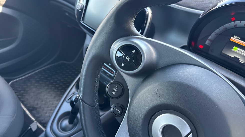 smart EQ fortwo coupe 60kW EQ Premium 17kWh 2dr Auto [22kWCh] Electric Coupe - Image 25