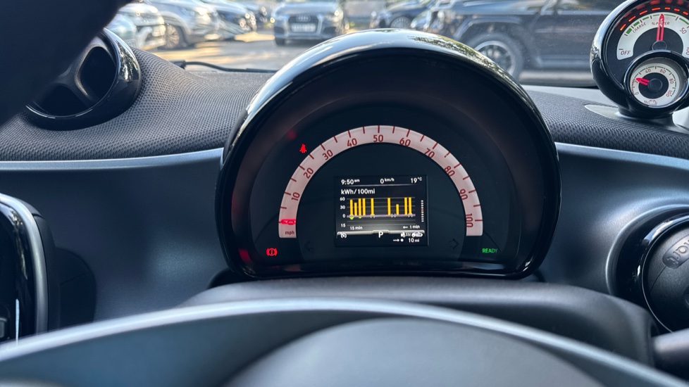 smart EQ fortwo coupe 60kW EQ Premium 17kWh 2dr Auto [22kWCh] Electric Coupe - Image 31