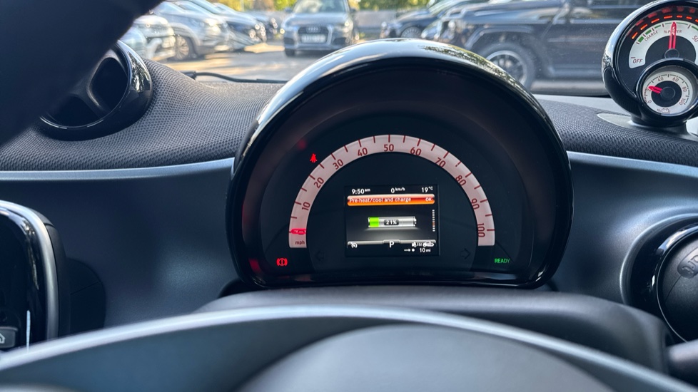 smart EQ fortwo coupe 60kW EQ Premium 17kWh 2dr Auto [22kWCh] Electric Coupe - Image 33