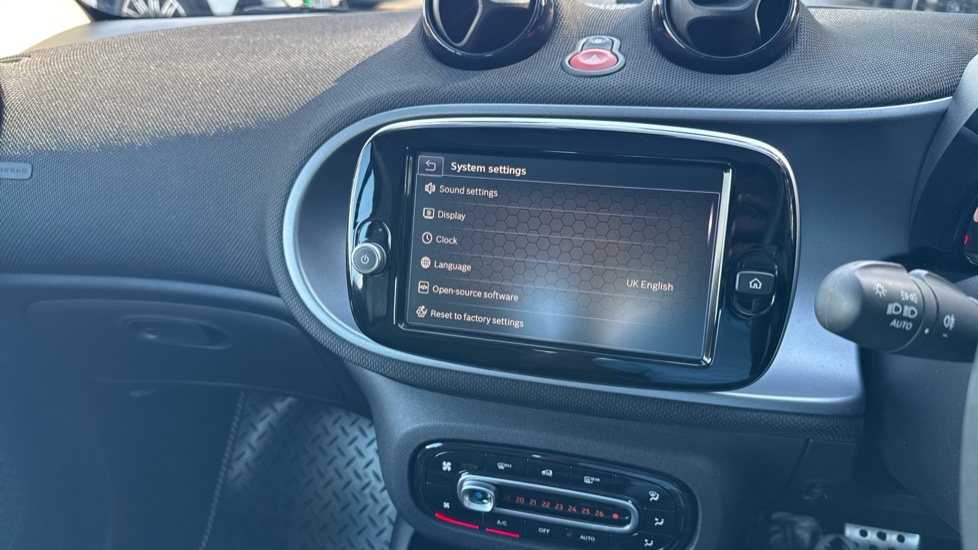 smart EQ fortwo coupe 60kW EQ Premium 17kWh 2dr Auto [22kWCh] Electric Coupe - Image 38