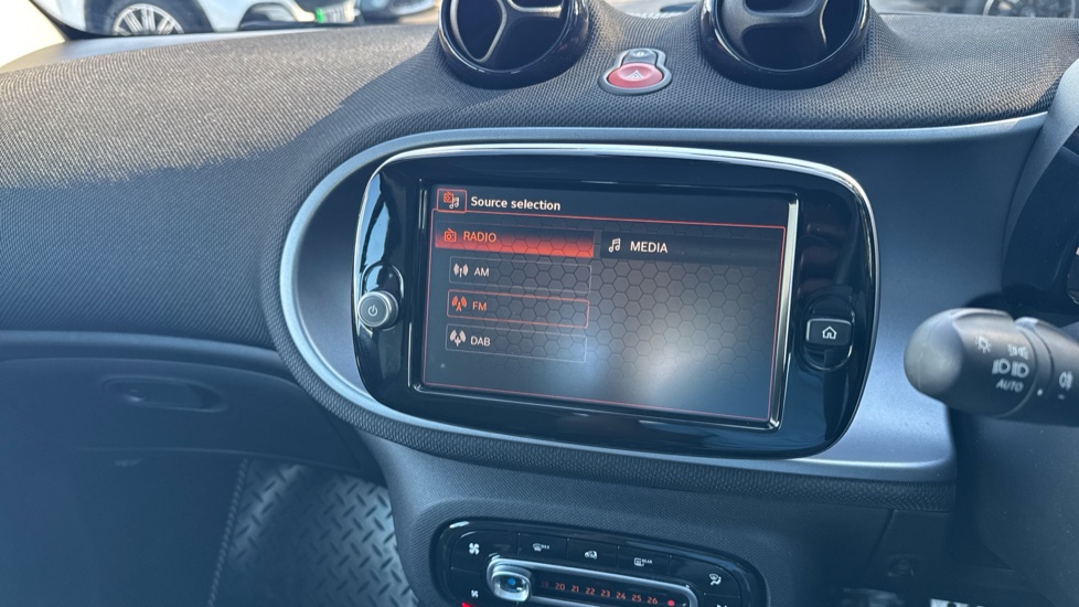 smart EQ fortwo coupe 60kW EQ Premium 17kWh 2dr Auto [22kWCh] Electric Coupe - Image 39