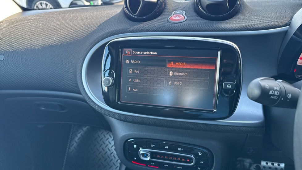 smart EQ fortwo coupe 60kW EQ Premium 17kWh 2dr Auto [22kWCh] Electric Coupe - Image 40