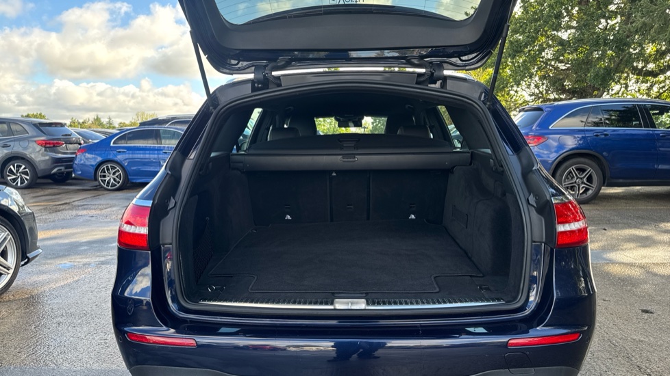 Mercedes-Benz E-Class E220d AMG Line 5dr 9G-Tronic Diesel Estate - Image 4