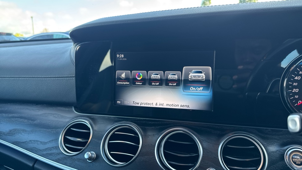 Mercedes-Benz E-Class E220d AMG Line 5dr 9G-Tronic Diesel Estate - Image 12