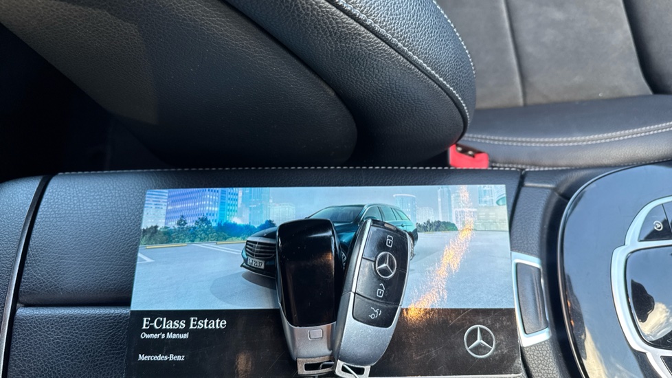 Mercedes-Benz E-Class E220d AMG Line 5dr 9G-Tronic Diesel Estate - Image 19
