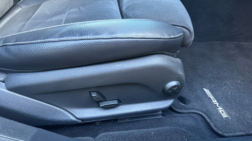 Mercedes-Benz E-Class E220d AMG Line 5dr 9G-Tronic Diesel Estate - Image 25