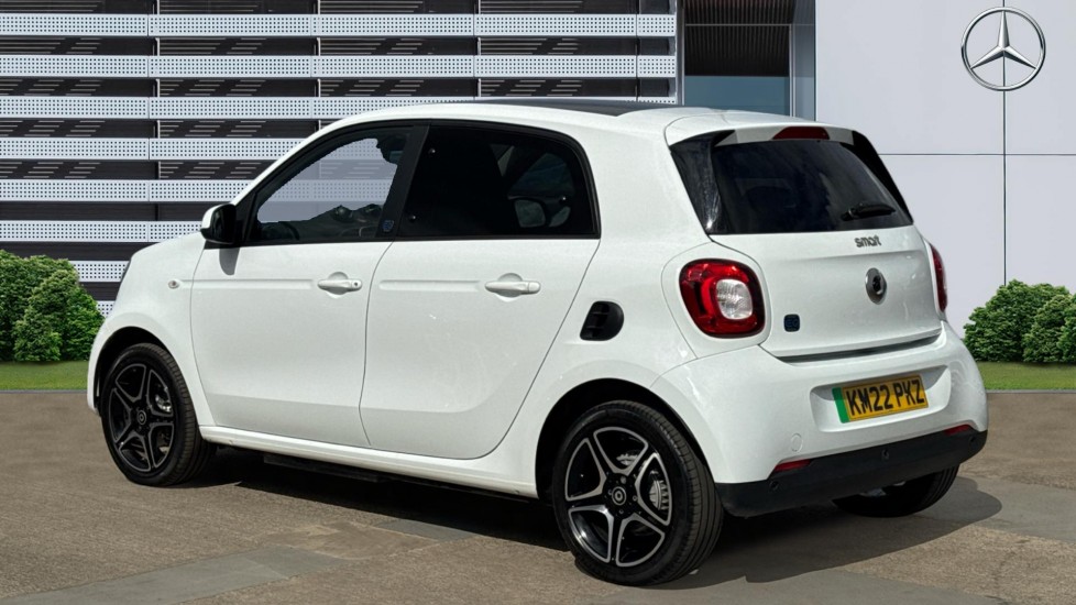 smart EQ forfour hatchback 60kW EQ Premium 17kWh 5dr Auto [22kWch] Electric Hatchback - Image 2