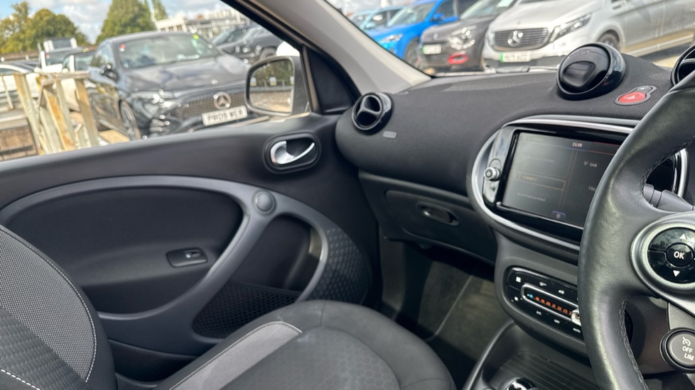 smart EQ forfour hatchback 60kW EQ Premium 17kWh 5dr Auto [22kWch] Electric Hatchback - Image 14