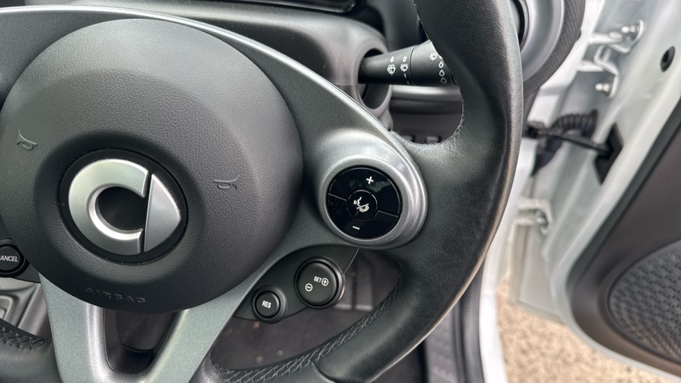 smart EQ forfour hatchback 60kW EQ Premium 17kWh 5dr Auto [22kWch] Electric Hatchback - Image 25