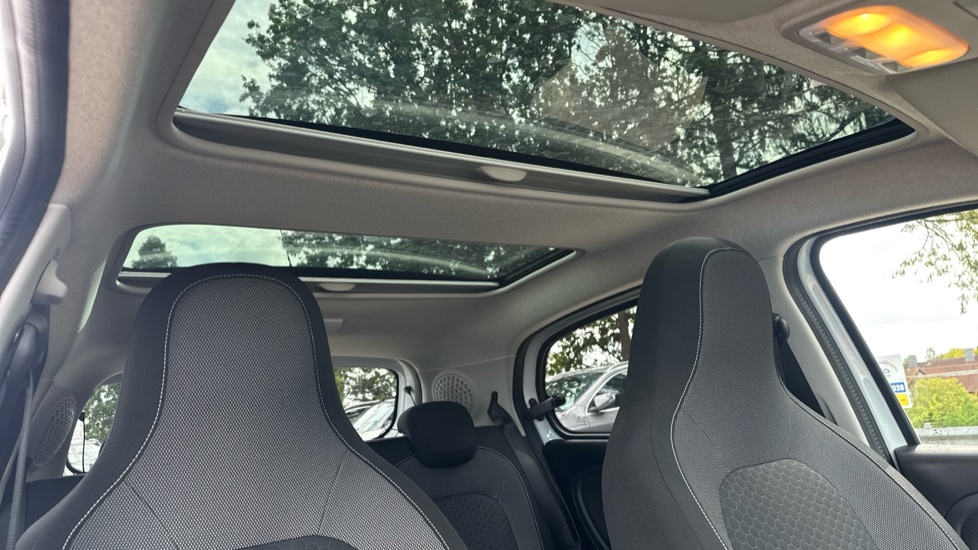 smart EQ forfour hatchback 60kW EQ Premium 17kWh 5dr Auto [22kWch] Electric Hatchback - Image 28