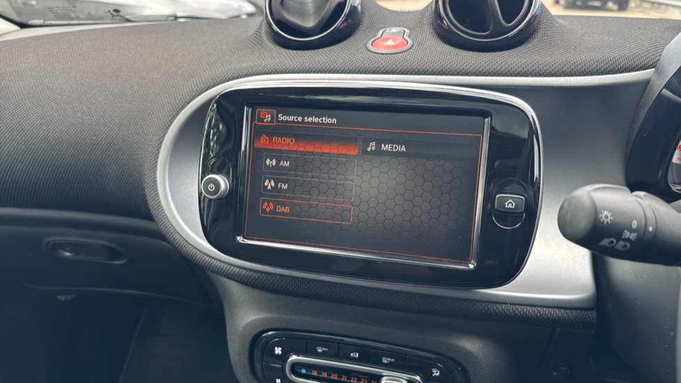 smart EQ forfour hatchback 60kW EQ Premium 17kWh 5dr Auto [22kWch] Electric Hatchback - Image 39