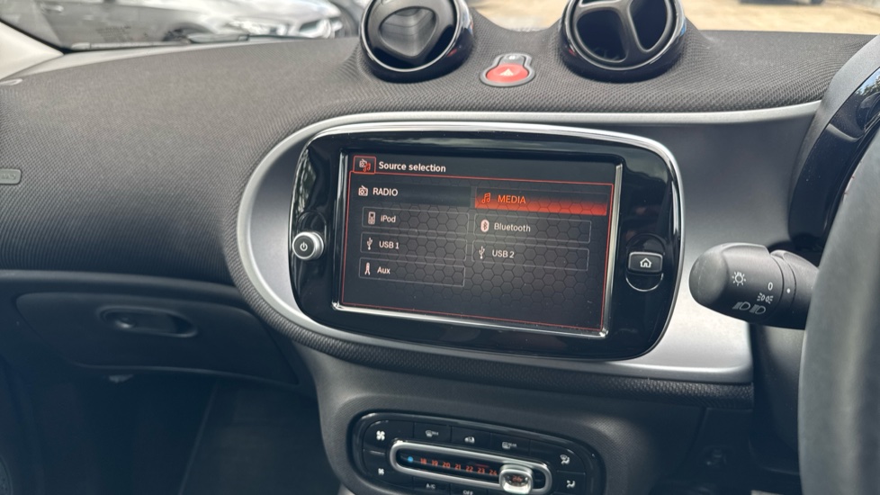 smart EQ forfour hatchback 60kW EQ Premium 17kWh 5dr Auto [22kWch] Electric Hatchback - Image 40