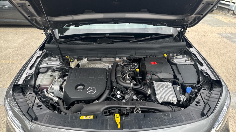 Mercedes-Benz GLB 200 Sport Executive 5dr 7G-Tronic Petrol Estate - Image 8