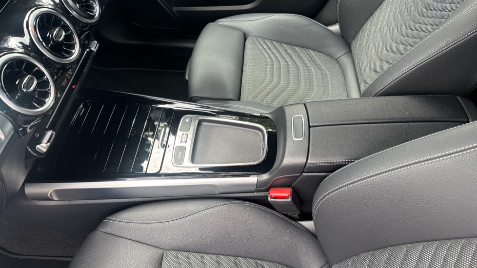 Mercedes-Benz GLB 200 Sport Executive 5dr 7G-Tronic Petrol Estate - Image 13