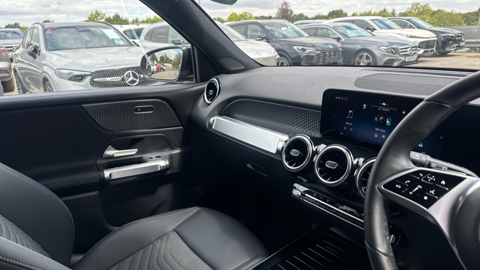 Mercedes-Benz GLB 200 Sport Executive 5dr 7G-Tronic Petrol Estate - Image 14
